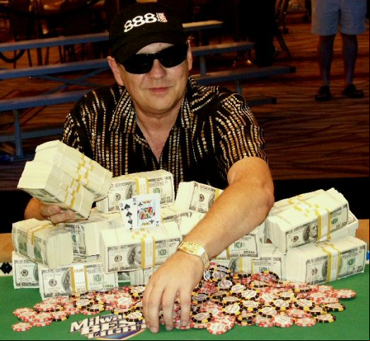 John Gale winning Event #29 - $2,500 Pot Limit Hold'em 